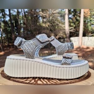 Dolce Vita Debra Distressed Silver Platform Sandals Size 6